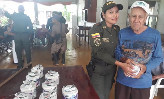 FOTOS: En un hogar geriátrico la Policía adelantó un plan de desarme voluntario 4 En un hogar geriátrico de Leticia la Policía adelantó un plan de desarme voluntario
