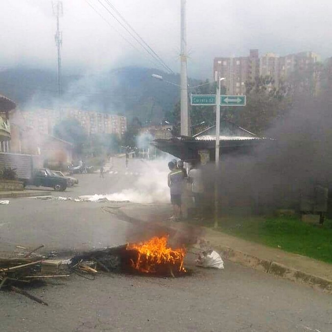 Dos capturados tras protestas en El Limonar. El Esmad hizo presencia para controlar desmanes