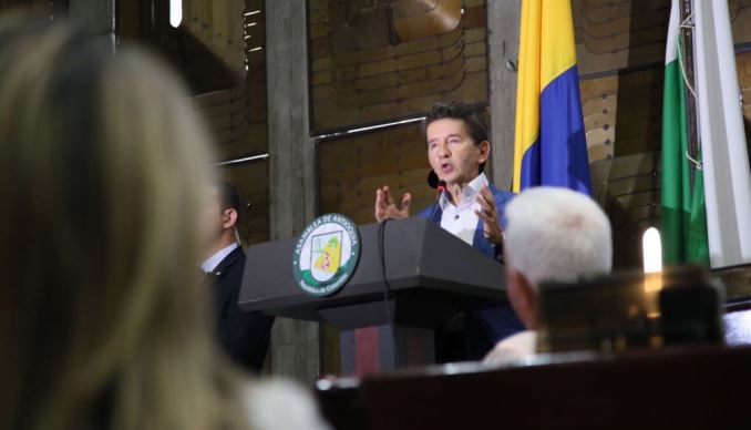 “Asamblea no estuvo a la altura de la magnitud del problema de Savia Salud”: Gobernador Luis Pérez