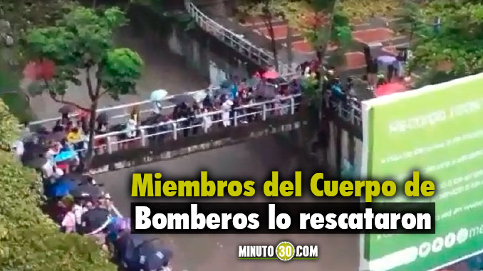 Por poco hombre es arrastrado por las aguas de la canalización de Suramericana