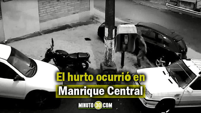 En video quedó registrado el momento en que un hombre se roba un retrovisor en Manrique