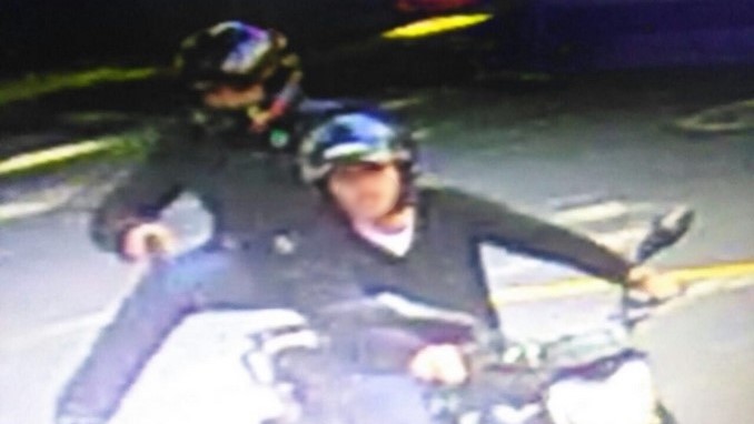 Así le robaron las pertenencias a una mujer luego de salir de un centro comercial