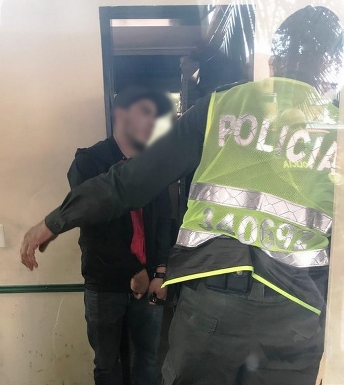 Fotos y vídeo: Se disponían a asaltar un vehículo sin darse cuenta que tenían a la Policía detrás 5 ladrones esumer robledo 2