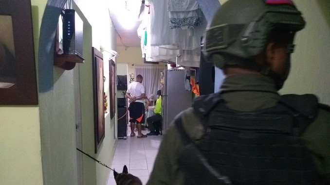 VIDEO Y FOTOS: Así operaba 'La 24', la banda que le vendía droga a cerca de 2.000 'clientes' diarios 11 Así operaba 'La 24', la banda desmantelada en Barrio Antioquia