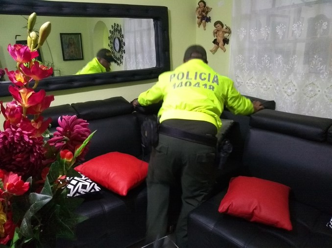 VIDEO Y FOTOS: Así operaba 'La 24', la banda que le vendía droga a cerca de 2.000 'clientes' diarios 3 Así operaba 'La 24', la banda desmantelada en Barrio Antioquia