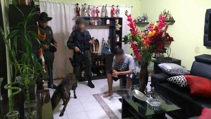 VIDEO Y FOTOS: Así operaba 'La 24', la banda que le vendía droga a cerca de 2.000 'clientes' diarios 9 Así operaba 'La 24', la banda desmantelada en Barrio Antioquia
