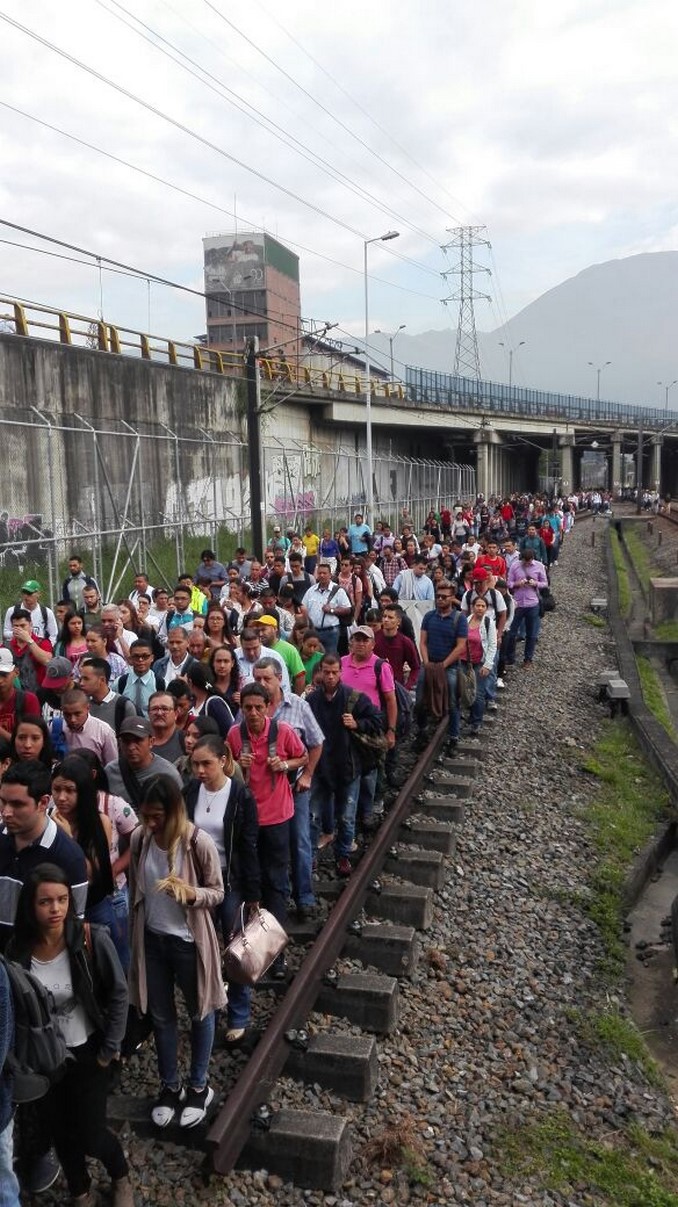 Así se vio la evacuación de la estación Acevedo del Metro