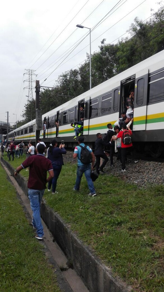 Así se vio la evacuación de la estación Acevedo del Metro