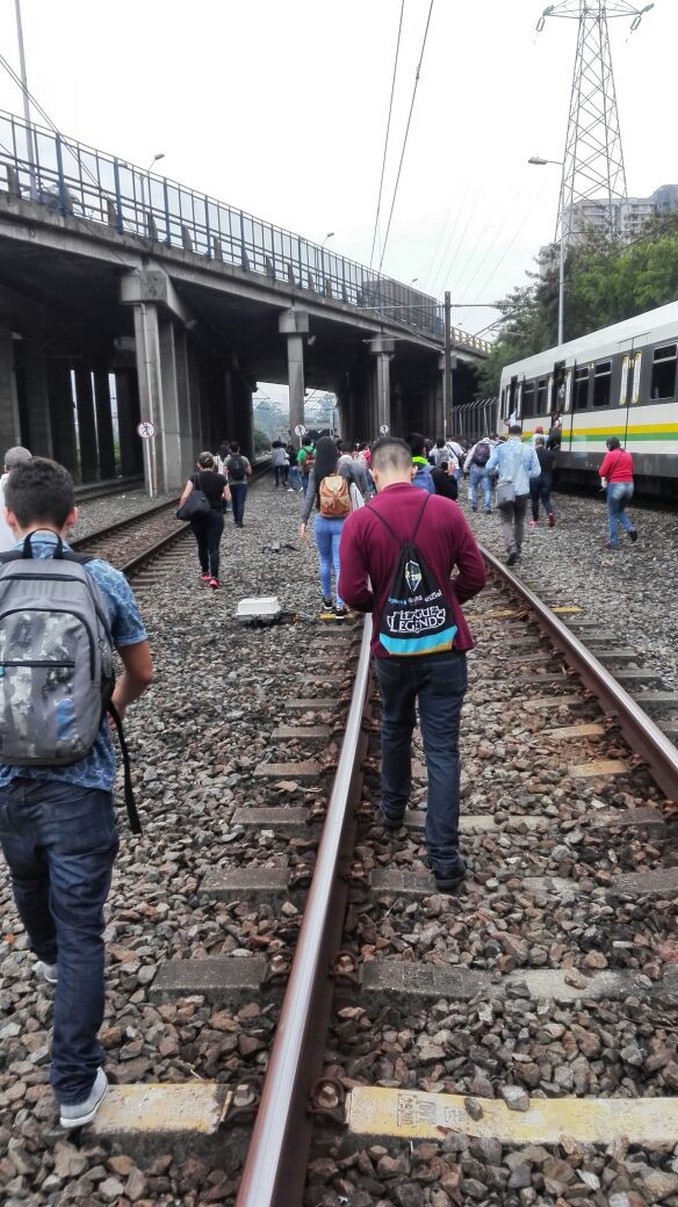 Así se vio la evacuación de la estación Acevedo del Metro