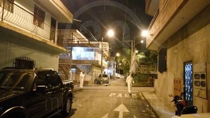 FOTOS Y VIDEO: Homicidio en la comuna 13 sería, al parecer, por enfrentamiento entre bandas criminales 1 muerto en la pradera comuna 13 1