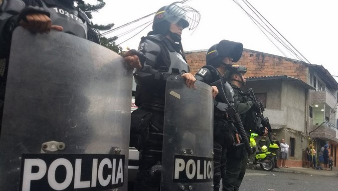 FOTOS Y AUDIO: Importante operativo en Barrio Antioquia permitió desmantelar la banda 'La 24' 2 Importante operativo en Barrio Antioquia permitió desmantelar la banda 'La 24'