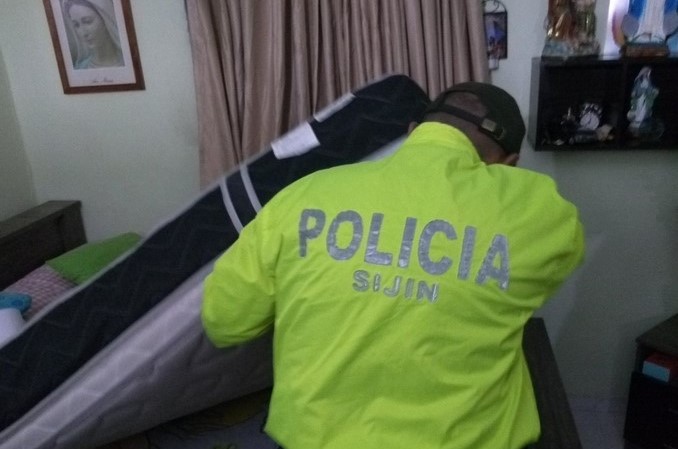 FOTOS Y AUDIO: Importante operativo en Barrio Antioquia permitió desmantelar la banda 'La 24' 5 Importante operativo en Barrio Antioquia permitió desmantelar la banda 'La 24'