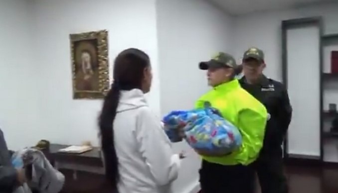 Rescatan a bebé raptado por una mujer que se ganó la confianza de la madre en redes sociales