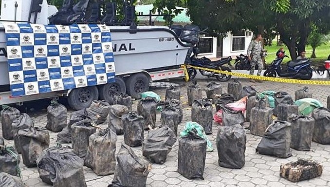depósito subterráneo con más de una tonelada de cocaína en Tumaco