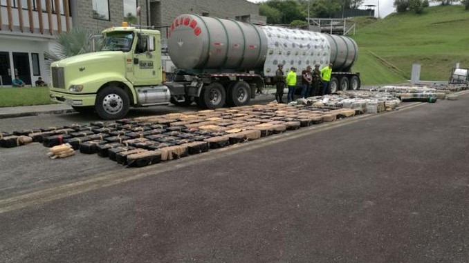 3.5 toneladas de marihuana cripy eran transportadas en un tracto camión cisterna