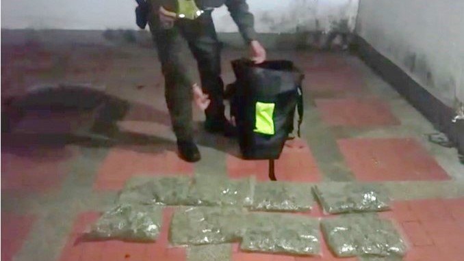 FOTOS: Lo sorprendieron con más de 10 kilos de marihuana escondidos en un bolso 4 Capturado en el Huila con marihuana