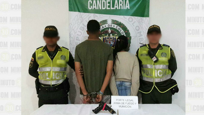Caminaban armados por el Centro de Medellín y fueron capturados 1 Arma_de_Fuego1