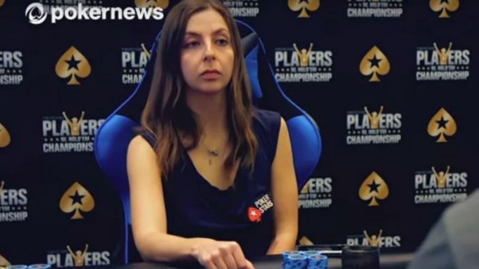 Iba a escribir sobre el póker y se volvió millonaria con este juego, ¿Cómo lo hizo?