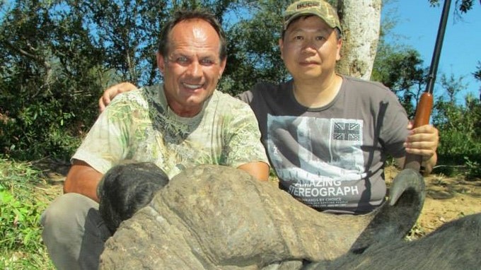 Víctima de su propio invento. Mató a un búfalo y terminó cazado por otro