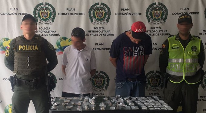 Capturados con 60 cigarrillos de marihuana y 35 papeletas de base de cocaína 2 DdG0JvJXkAAqj93