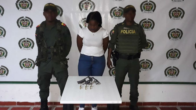 Mujer_arma_de_fuego