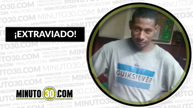 Este hombre busca a su familia. Se encuentra en el albergue temporal Calor de Hogar