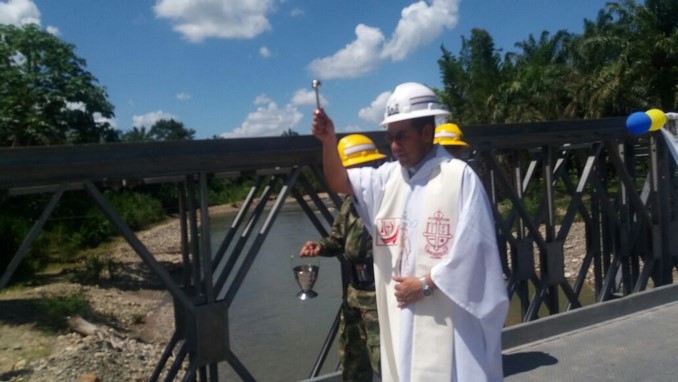 Entregaron puente militar a la comunidad del Ariari