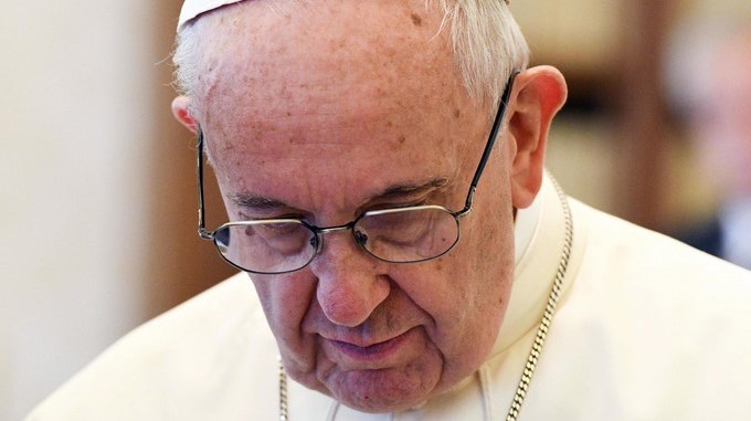 El Papa sufrió una caída pero está bien, según el portavoz vaticano