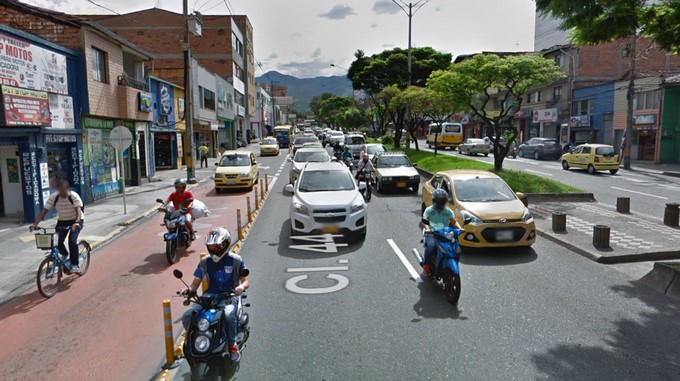Ciudadanos reportan que están robando un banco en La América