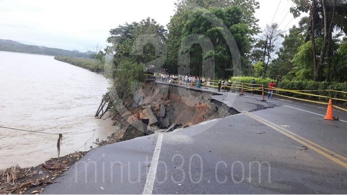 FOTOS: Cierre total de vía a la costa por desprendimiento de la banca entre Cáceres y Caucasia 4 WhatsApp Image 2018 05 01 at 8.10.43 AM2