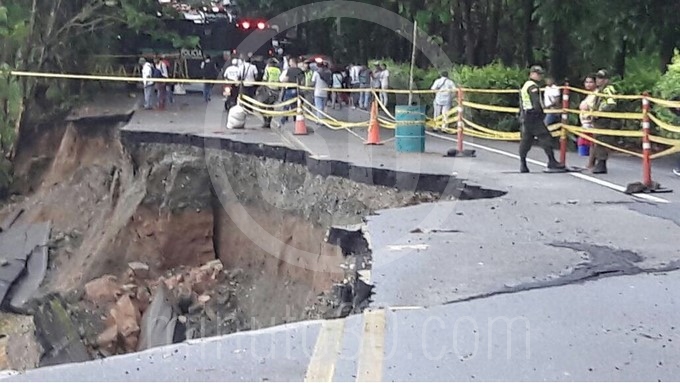 FOTOS: Cierre total de vía a la costa por desprendimiento de la banca entre Cáceres y Caucasia 3 WhatsApp Image 2018 05 01 at 8.10.44 AM