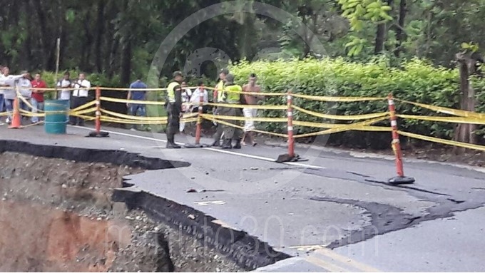 FOTOS: Cierre total de vía a la costa por desprendimiento de la banca entre Cáceres y Caucasia 1 WhatsApp Image 2018 05 01 at 8.10.46 AM