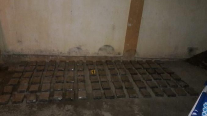 Más de 200 kilos de cocaína hallaron las autoridades enterrados en el solar de una casa en Santa Marta