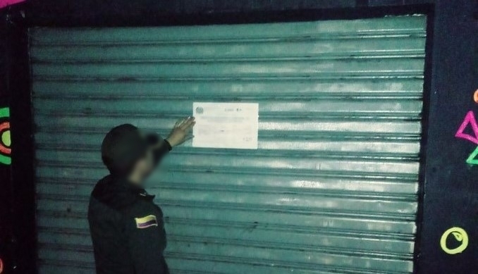 VIDEO Y FOTOS: Unos suspendidos y otros clausurados tras operativos en locales comerciales en la Comuna 13 13 Unos suspendidos y otros clausurados tras operativos en locales comerciales en la Comuna 13