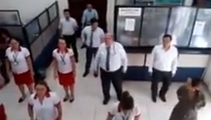 Al ritmo del notario séptimo. La curiosa coreografía de las pausas activas con sus empleados