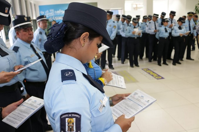 Con 'cultas' las autoridades de tránsito de Medellín premian a los conductores ejemplares