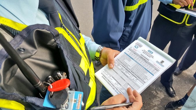 Con 'cultas' las autoridades de tránsito de Medellín premian a los conductores ejemplares