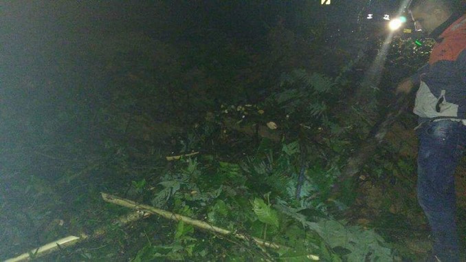 Paso restringido en la vía El Santuario - Caño Alegre por derrumbes