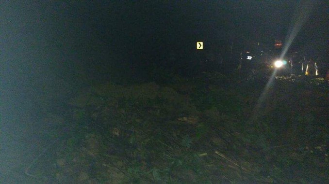 Paso restringido en la vía El Santuario - Caño Alegre por derrumbes