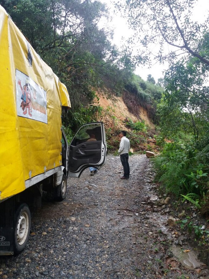 Se presentan otros deslizamientos de tierra en vías del Oriente de Antioquia