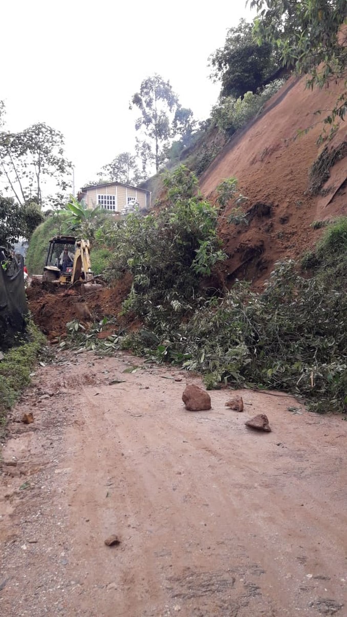 Se presentan otros deslizamientos de tierra en vías del Oriente de Antioquia