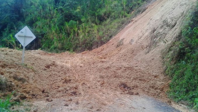 Se presentan otros deslizamientos de tierra en vías del Oriente de Antioquia