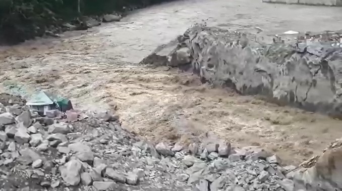 URGENTE: Retírese de inmediato del cauce y de las orillas del río Cauca