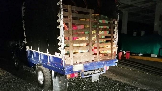 FOTOS: Más de dos toneladas de marihuana estaban en un camión abandonado en Cauca 3 Incautadas más de dos toneladas de marihuana en el Cauca