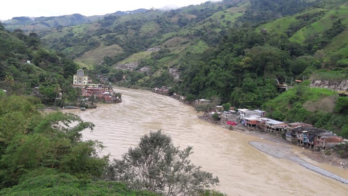 Así avanza la evacuación en Puerto Valdivia - HIDROITUANGO