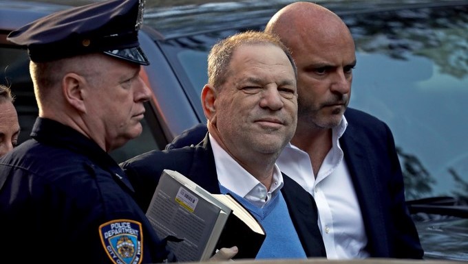 Weinstein es acusado formalmente de violación y otros delitos sexuales