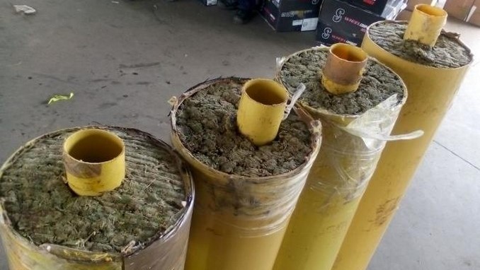 En rollos para enrollar tela las autoridades hallaron 60 kilos de marihuana