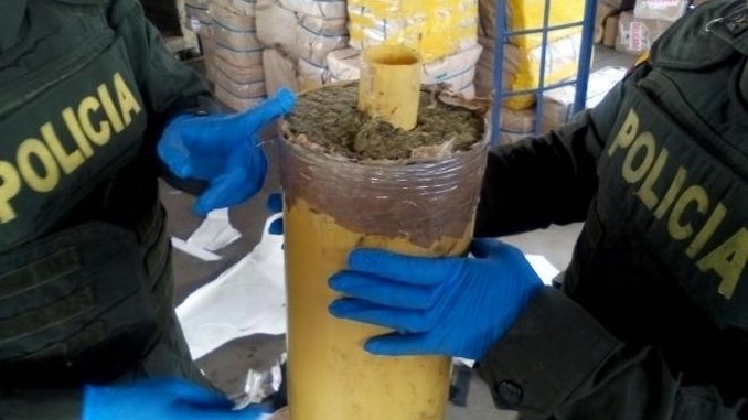 En rollos para enrollar tela las autoridades hallaron 60 kilos de marihuana