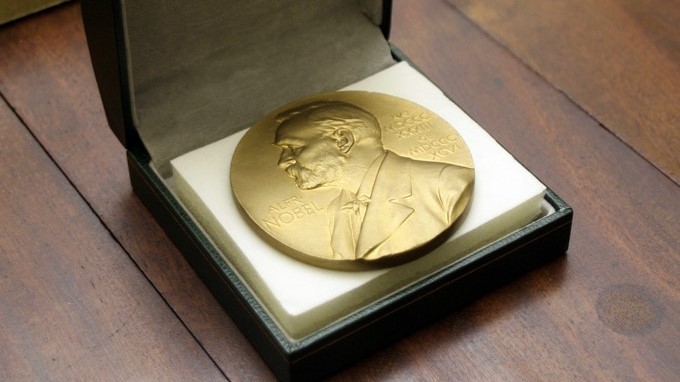 Por crisis, la Academia Sueca aplaza la entrega del Nobel de Literatura