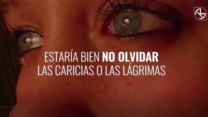 EN VIDEO: Borrar las fotos o no borrarlas, el dilema de la ruptura